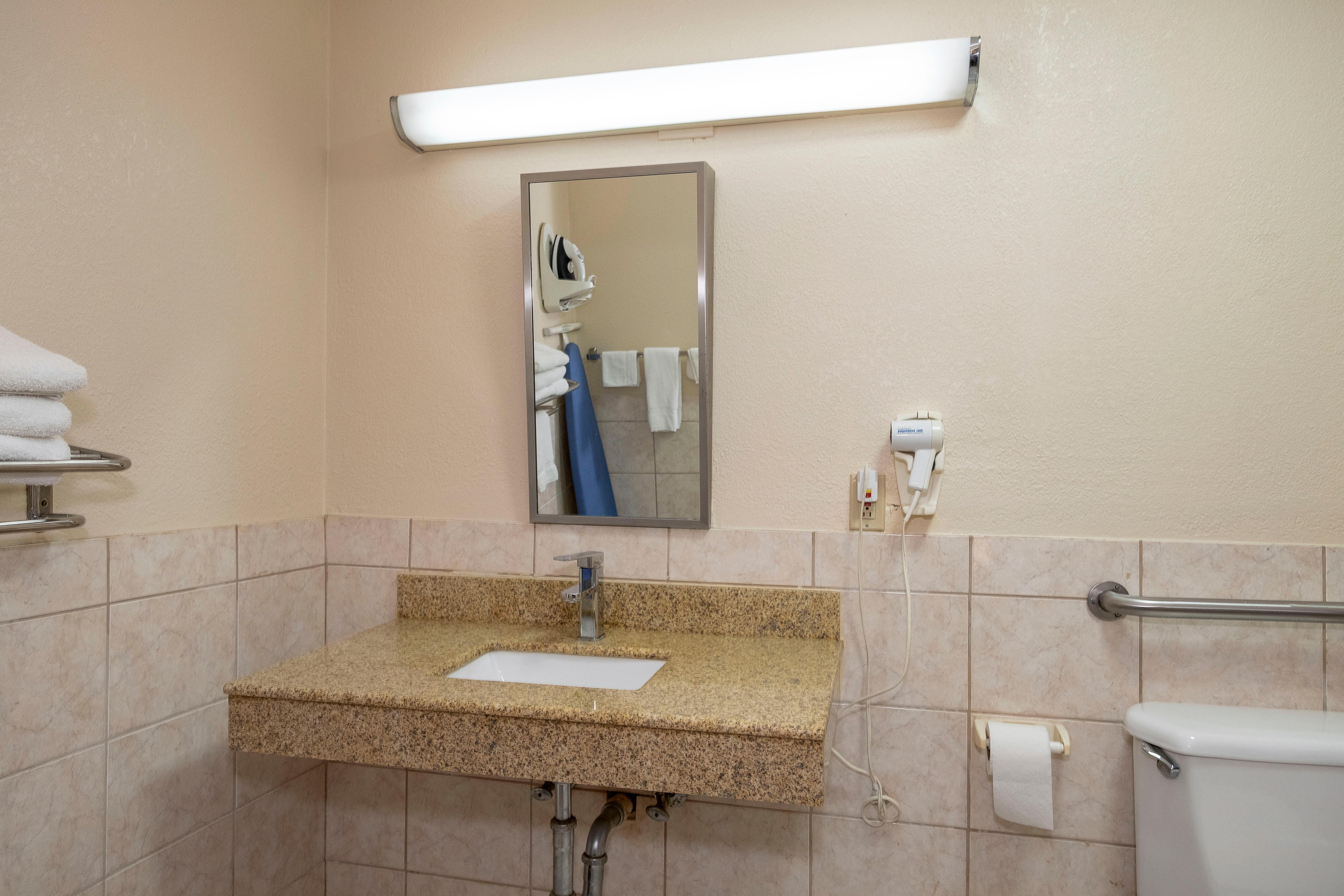Red Roof Inn Маскл Шолс Экстерьер фото