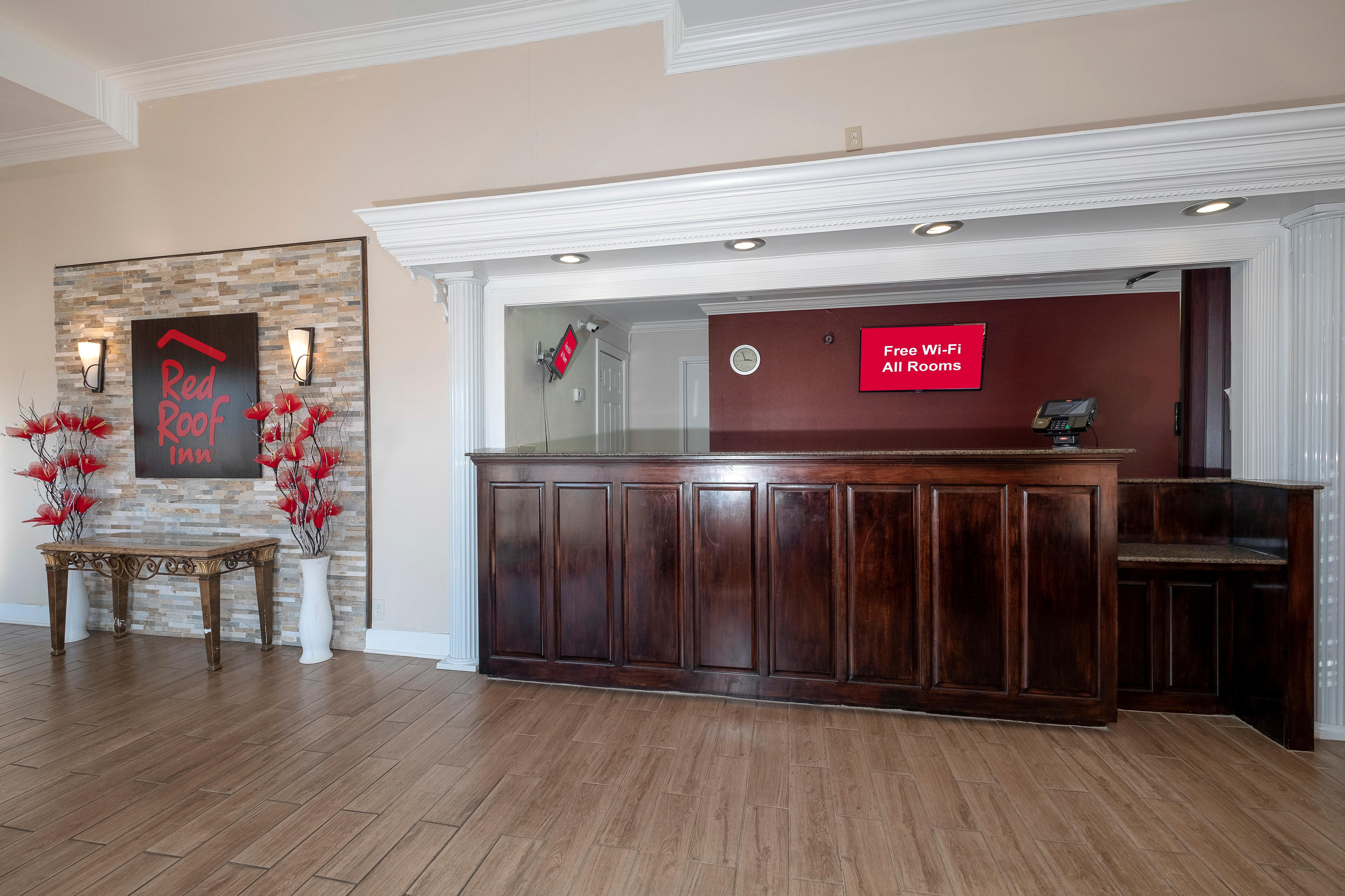 Red Roof Inn Маскл Шолс Экстерьер фото