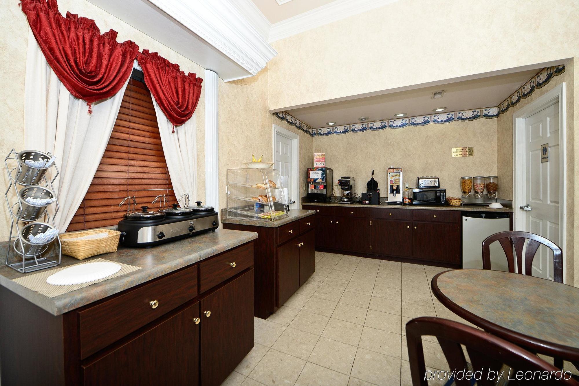 Red Roof Inn Маскл Шолс Ресторан фото
