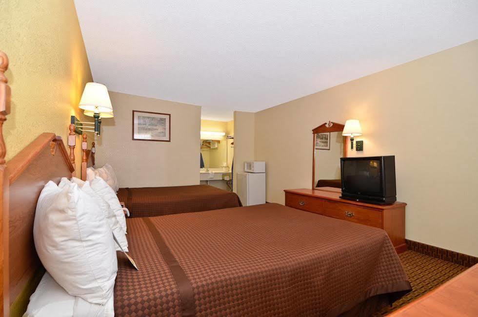 Red Roof Inn Маскл Шолс Экстерьер фото