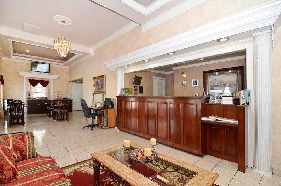 Red Roof Inn Маскл Шолс Экстерьер фото