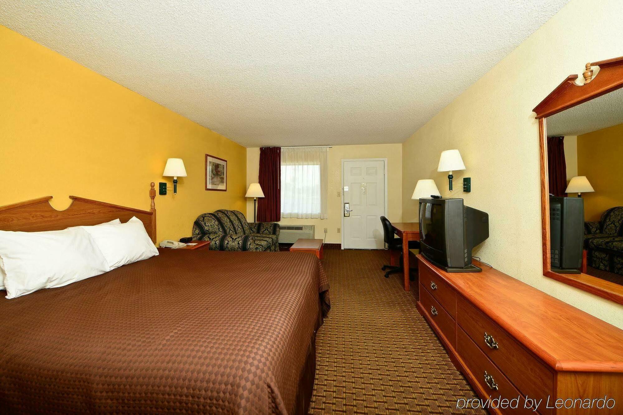 Red Roof Inn Маскл Шолс Экстерьер фото